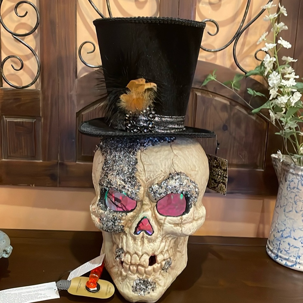 Christian Siriano 20” LED Light Up Skull Halloween Decor NWT